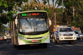 Ônibus em movimento na T-9